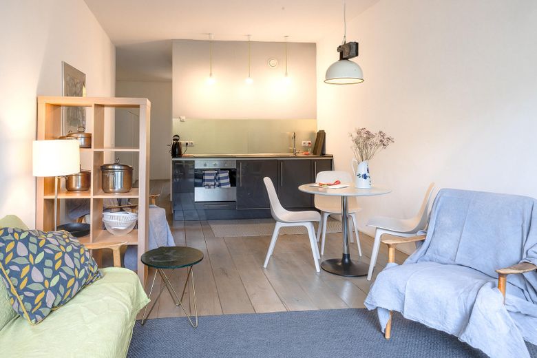 modernes Stadthaus (WEG), zentral, ruhig, unverbaubare Venusberg Aussicht, A+ – EG |Einliegerwohnung Stadthaus