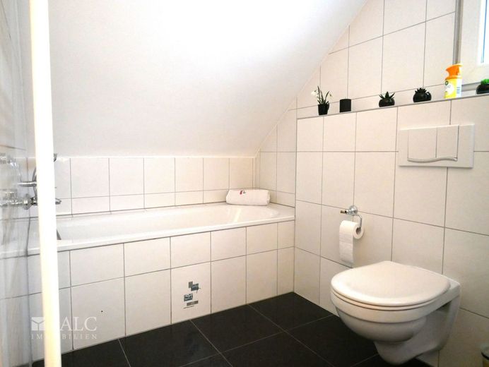 Büro und Wohnen - oder doch entwickeln!?! – Badezimmer OG