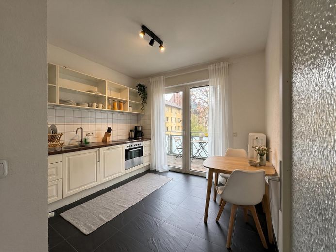 Provisionsfrei: Stilvolle 3-Zimmer-Wohnung mit Balkon in der Mainzer Neustadt – Küche