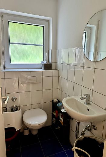 Attraktive 3,5-Zimmer-Wohnung mit Balkon, Aufzug & Tiefgarage in Horb a. N. – Gäste-WC