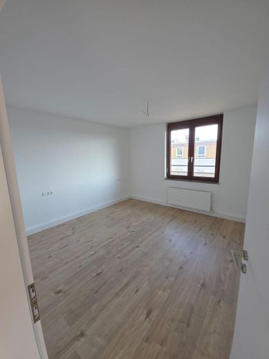 Hermoso ático de 2 habitaciones (tras la reforma) en Neckarsulm-Neuberg – Schlafzimmer - Bild 2