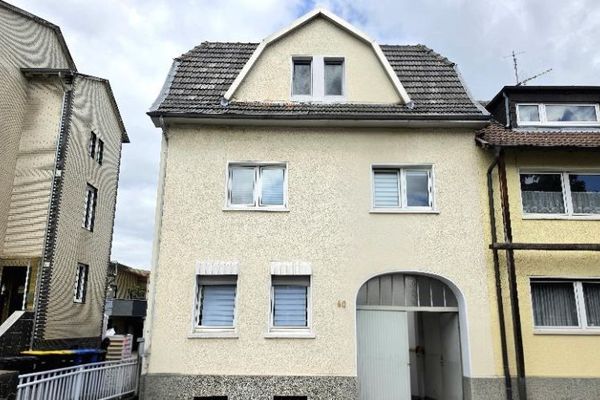 Immeuble résidentiel de rapport avec potentiel de développement à Bonn-Duisdorf, loyer total réalisable 42000 EUR + charges