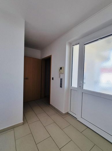 Piso dúplex de 4 habitaciones en propiedad con vistas al lago – Flur/Eingang/HWR/Abstellraum