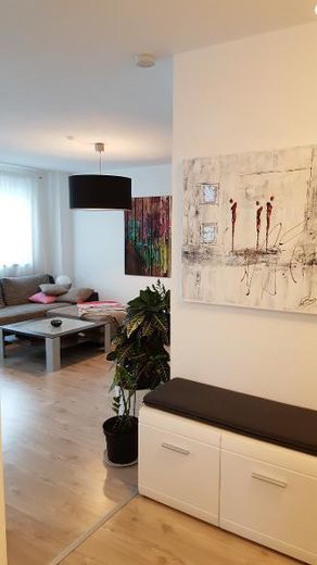 Schöne Wohnung, 2 Zimmer, Küche, Bad, Stellplatz – Wohnzimmer
