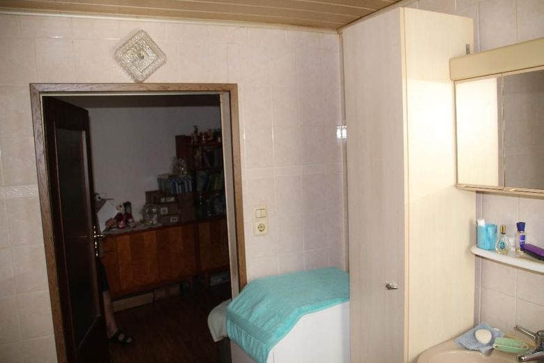 Direkt am Markt ! Gut erhaltenes WGH mit Garage, Sauna uvm. - Prov.Frei. – Bild 17