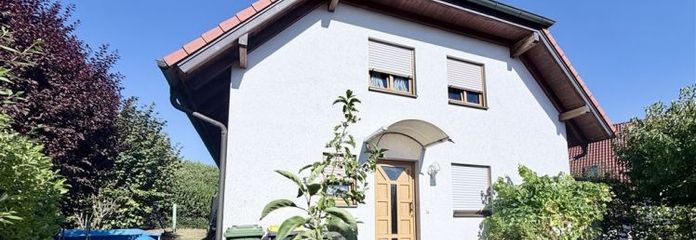 RenditeObj.: Neuwertiges Massiv-EFH mit Keller, Bj 1999, vermietet