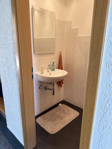 Schönes Haus mit Garten in Ratingen und Garage – Guest WC
