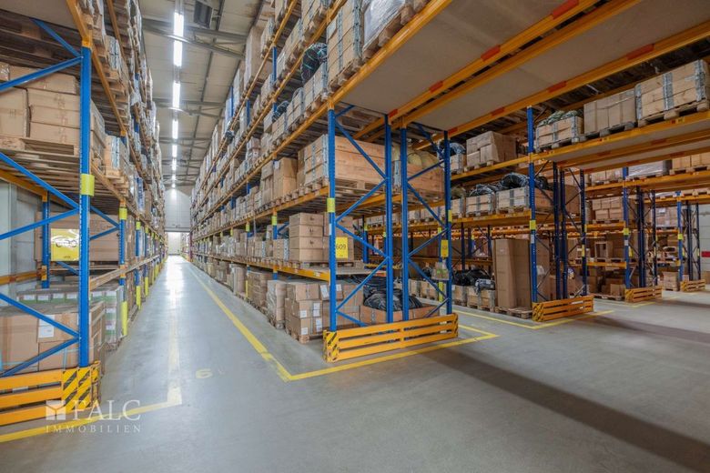 Gewerbeareal mit Logistikhallen, Gefahrgutlager und Entwicklungspotenzial – Logistikfläche