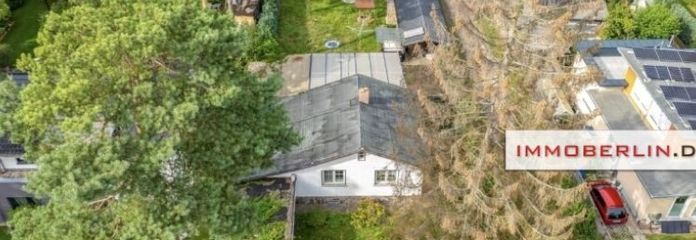 IMMOBERLIN.DE - Wohlfühllage! Netter Bungalow auf herrlichem Grundstück