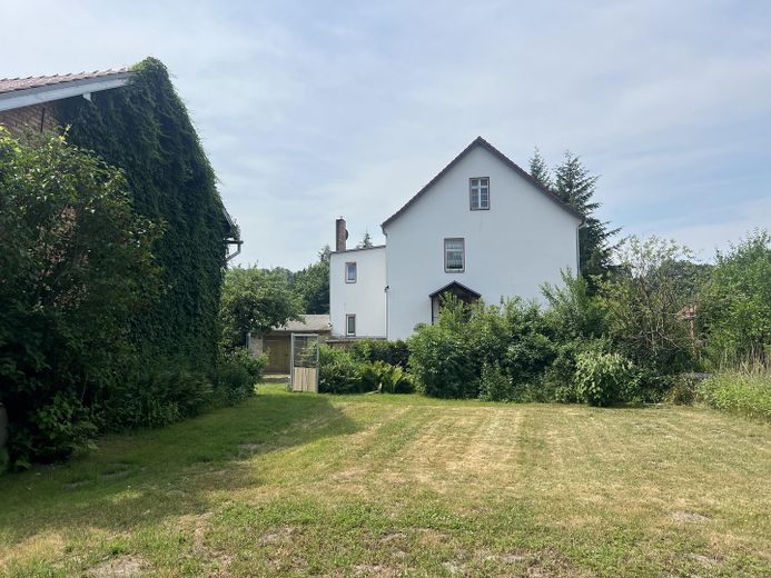 2 Familienhaus mit Scheune, Garagen und großem Garten – Garten