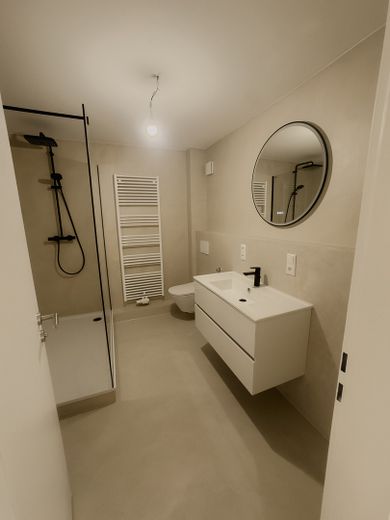 Einziehen & wohlfühlen! Renoviertes Wohnglück in Findorff | Garage | provisionsfrei | Bezugsfrei – Badezimmer
