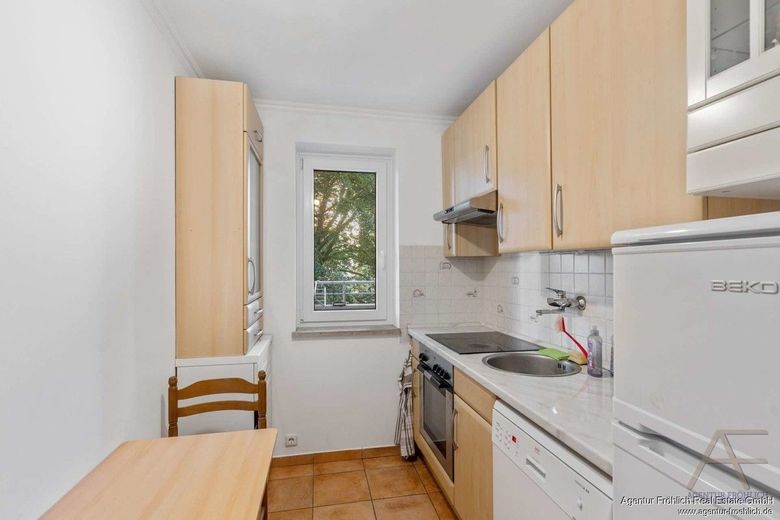 Investimento immobiliare nella Parkstadt Bogenhausen - moderno appartamento di 3 locali ristrutturato con contratto di locazione in essere – 240427022_Küche_2_WEB