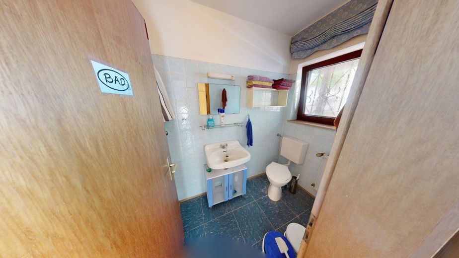 Kapitalanlage mit 2 Wohneinheiten, Gewerbe und Entwicklungspotenzial – Bad EG