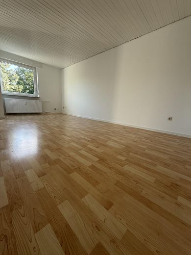 Piso de 3 habitaciones recién renovado con cocina y baño – Foto 2