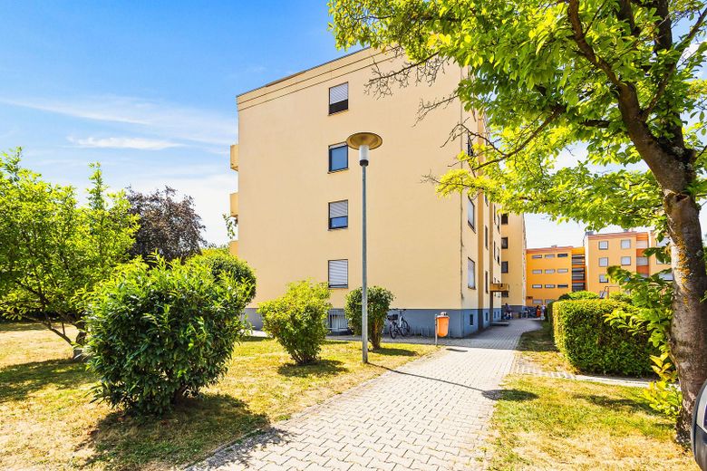 Sofort einziehen! Helle, moderne und lichtdurchflutete 4,5-Zi. Wohnung in guter Lage in Straubing! – Außenansicht