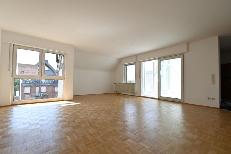 3-Zimmer-Penthouse mit Dachterrasse und Wintergarten in Köln-Wahn – offenes Wohnzimmer