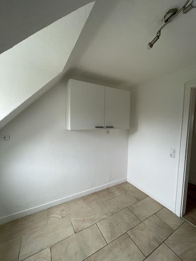 Charmante 2,5-Zimmer-Wohnung mit Einbauküche – Küche