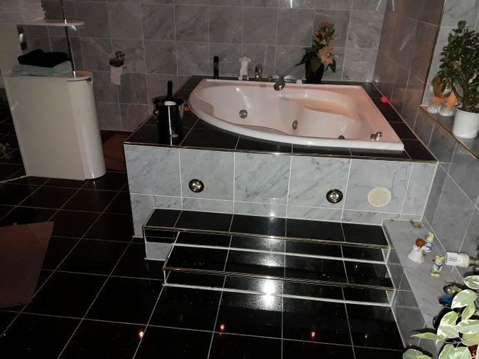 ***Traumhaftes Haus mit Whirlpool zwischen Köln und Bonn – Wohnen – Luxus Whirlpool zum entspannen