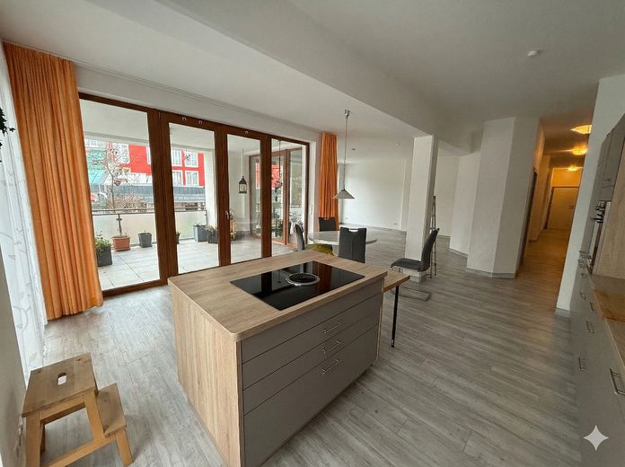 Küchenbereich & Loggia