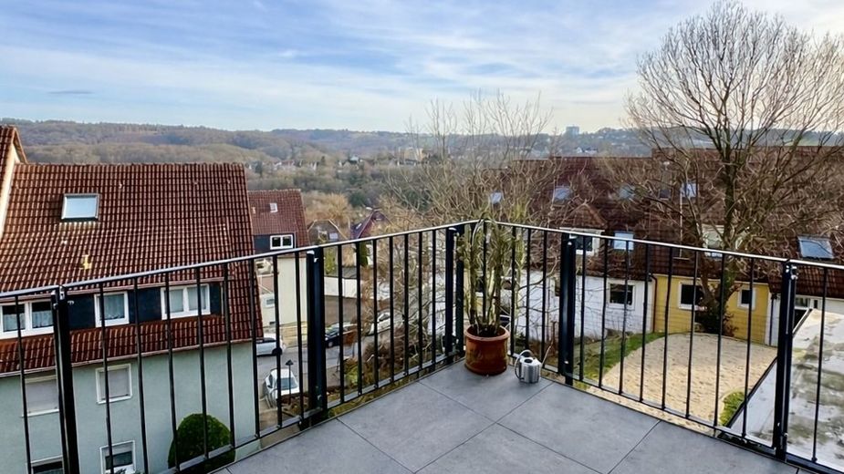 NEUER PREIS: Moderne, barrierearme 3-Zimmer-Wohnung mit Balkon, Aufzug &amp; Tiefgarage in Ennepetal – Balkon