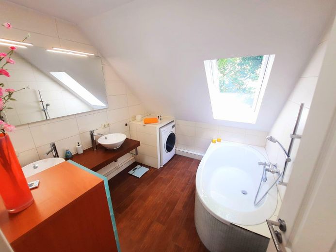 Top Lage in Rotherbaum !!! Traumhaftes Penthouse, 84 m" Grundfläche!, in ruhigem Jugendstilvilla – Vollbad mit Badewanne