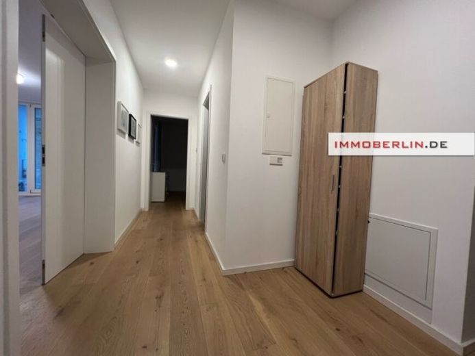 IMMOBERLIN.DE - Komfortowe mieszkanie w domu KfW-55 z balkonem i loggią przy centrum miejscowości, blisko WISTA – Photo 1