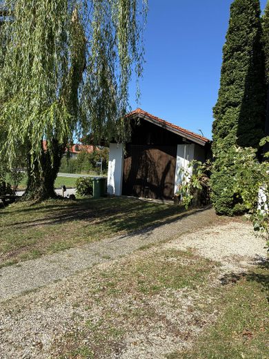 Багатофункціональна мезонет / сутеренна квартира 83 +42 м²  у природній місцевості - багатофункціональний гараж – Garage, Stellplatz, Einfahrt