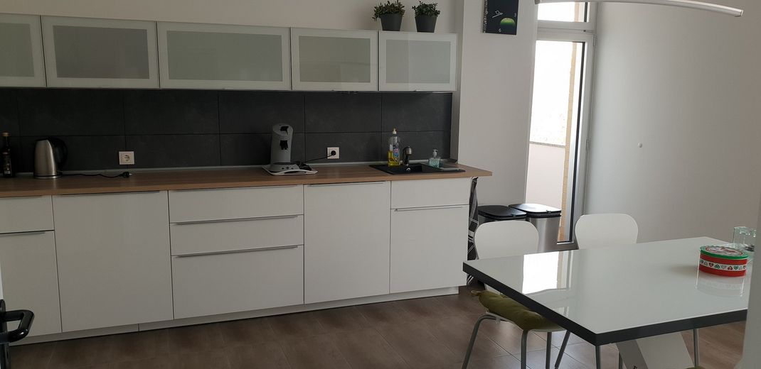 Top Büroflächen mit vielen Möglichkeiten, EUR 15,- bis 17,- pro qm warm – Küche 2. OG