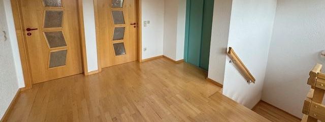 hochwertig ausgestattetes Wohnhaus in der Gemeinde Illmensee! - Aufzug!! - 3 Wohnbereiche!!! – Foyer im DG mit Aufzug
