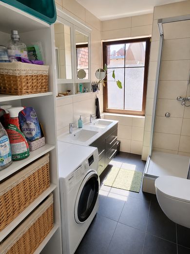 Light-filled old building apartment (5 rooms) by the city park - 4 spacious bedrooms and separate living room – Blick ins Bad