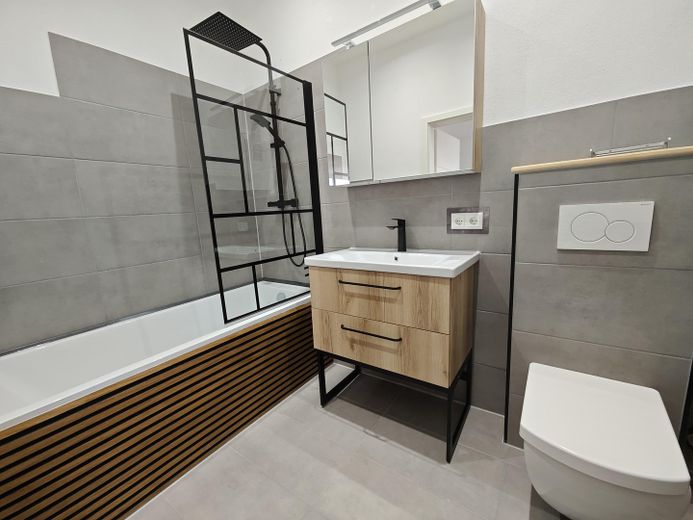 Modernes Badezimmer
