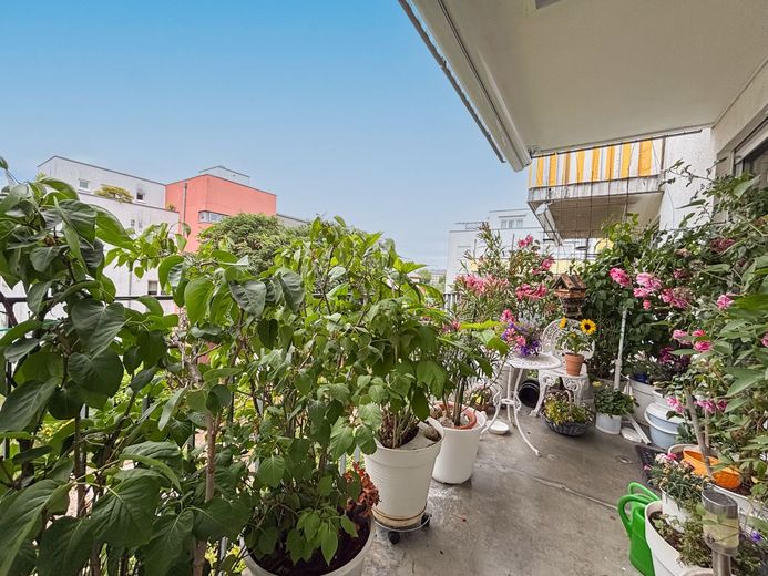 Modernes Wohnen im Europaviertel: Gepflegte 2-Zimmer-Wohnung (Bj. 2003) mit Balkon &amp; TG Stellplatz – Balkon