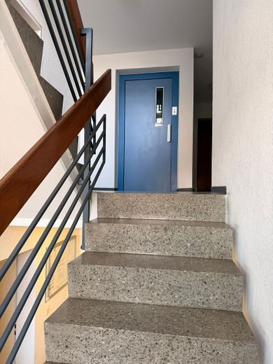 Sofort verfügbar: Gepflegte 3-Zimmer-Wohnung mit Tiefgarage & großem Südwestbalkon in gefragter Lage – Treppenhaus zum Aufzug