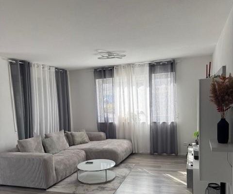 Einziehen und Wohlfühlen: Moderne 3,5-Zimmer Wohnung mit Terrasse in Sulz a.N. - Holzhausen