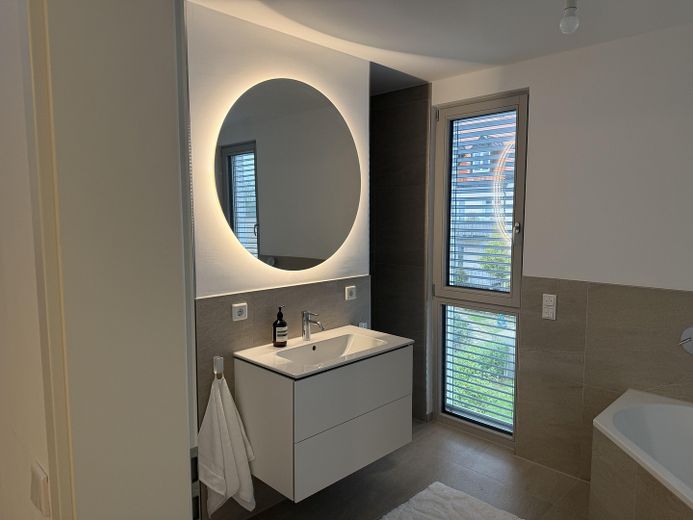 Erstbezug Einfamilienhaus mit unverbautem Blick und möglicher Einliegerwohnung – Badezimmer 1.OG
