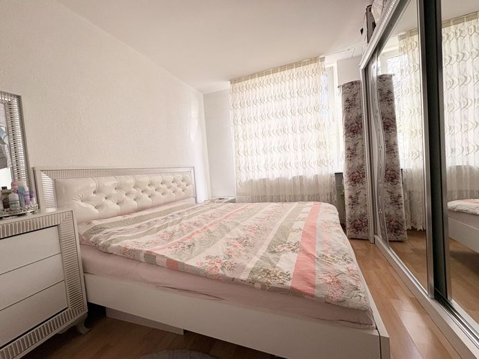 CITYHOUSE: Nowoczesne, odnowione mieszkanie z balkonem do komfortowego życia – Schlafzimmer