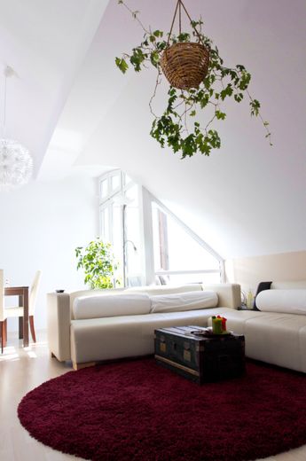 2,5-Zimmer-DG-Maisonette mit Galerie, Balkon, EBK & 2 TG-Stellplätzen – Blick zum Balkon