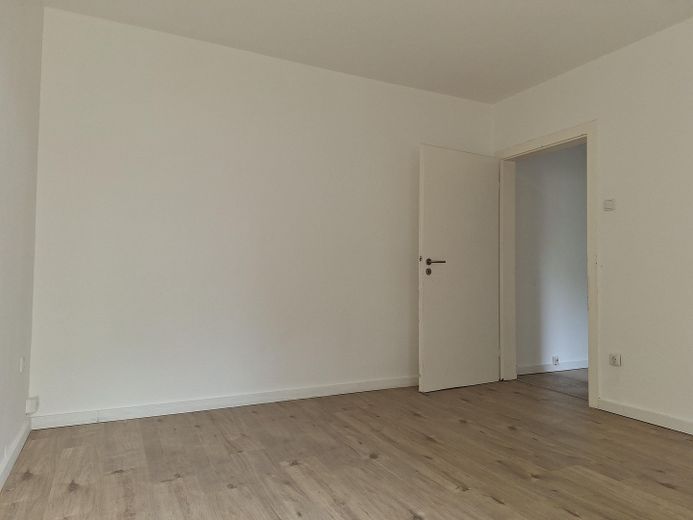 Modernisierte Wohnung mit 2,5 Zimmern, Balkon und Garten (Unterstr. 72) – Schlafzimmer