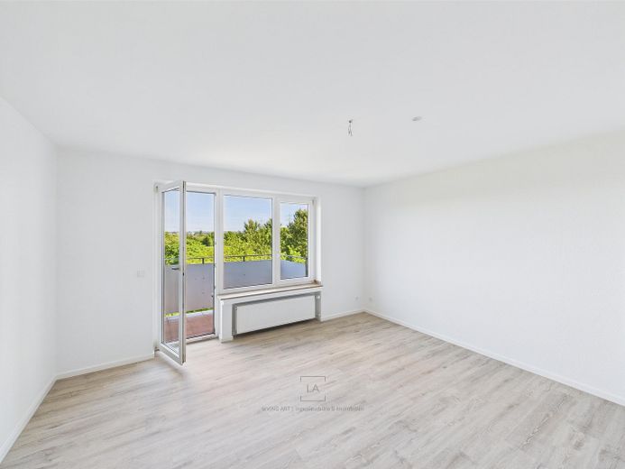 ** Primera ocupación** Vivienda de 2 habitaciones recién reformada con balcón | Ideal para uso propio e inversores – Foto 1