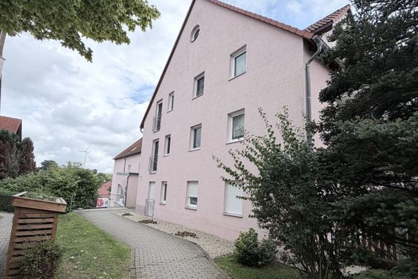 Appartamento ben tenuto di 2 locali con balcone e ascensore