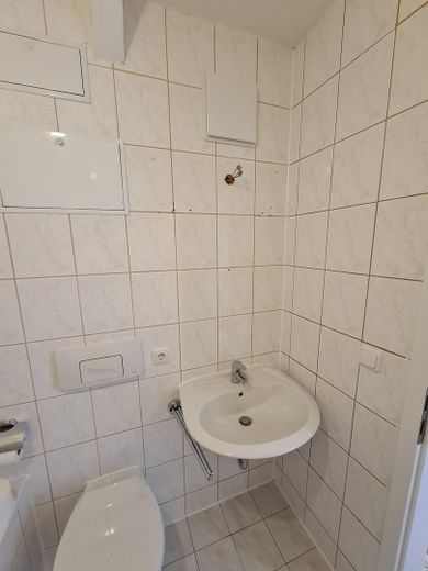 2-Zimmer Dachgeschoss Wohnung – Bad