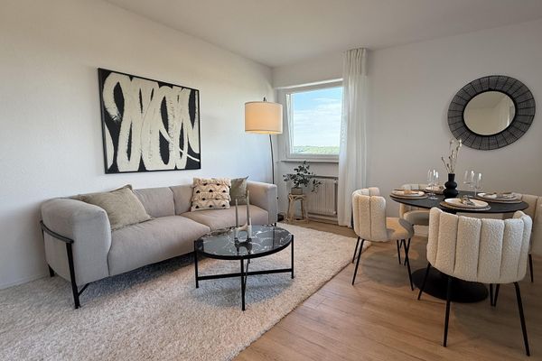 Einziehen statt renovieren: Frisch modernisierte 2-Zimmer-Wohnung mit Panoramablick