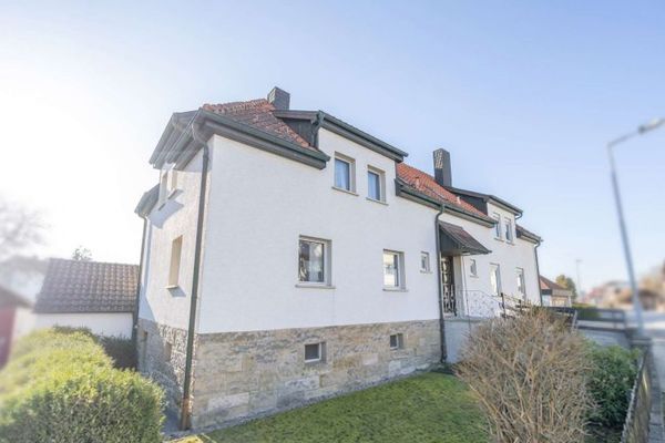 Residential house in need of renovation centrally located in Ebersdorf!