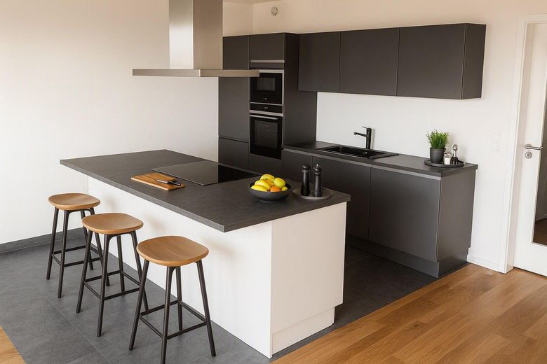 Moderne, großzügige 3-Zimmer-Wohnung in Hamburg-Borgfelde (Nähe St. Georg) zu vermieten – Küche mit Kochinsel