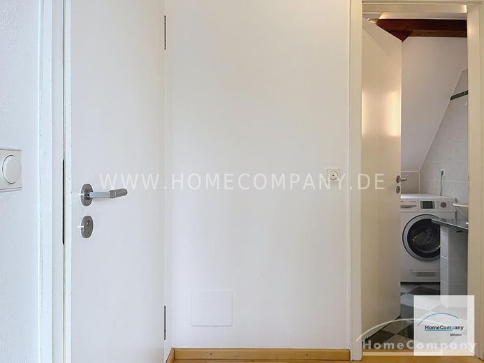 Helle, modern möblierte 1,5-Zimmer-Dachgeschoss-Maisonette-Wohnung mit Südbalkon in Schwabing – 90acec42f7894eded05faa43c6929192d27a2a79.jpg