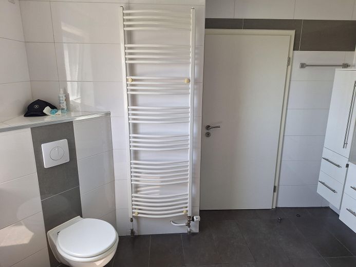 Langenau Göttingen Provisions FREIE 3,5 Zimmer Wohnung 1 OG – Bad