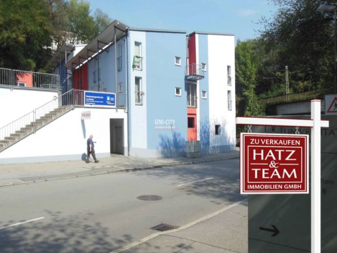 Reserviert! Studentenapartment mit Tiefgaragenstellplatz direkt gegenüber der Universität Passau! – Foto 1