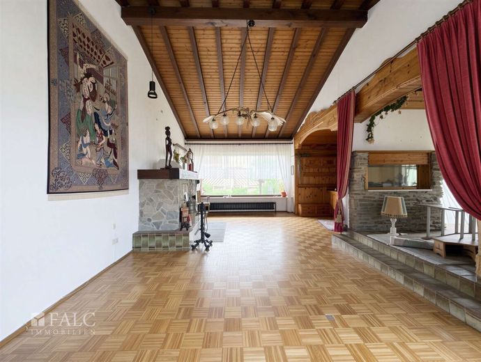 Familienidylle in Groß-Gerau - ein Zuhause mit Garten, Pool &amp; viel Platz – Wohnzimmer
