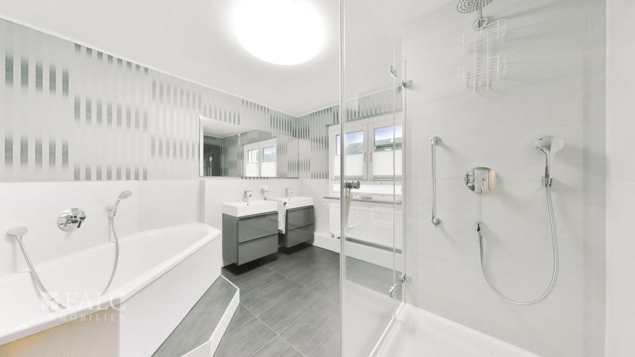 Luft, Licht und Lage - Ihr neues Zuhause – Badezimmer