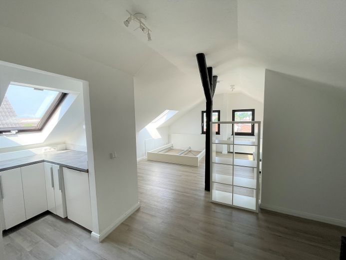 Bright city apartment => 5 min to Jahnplatz by train – Wohn-/Essbereich III